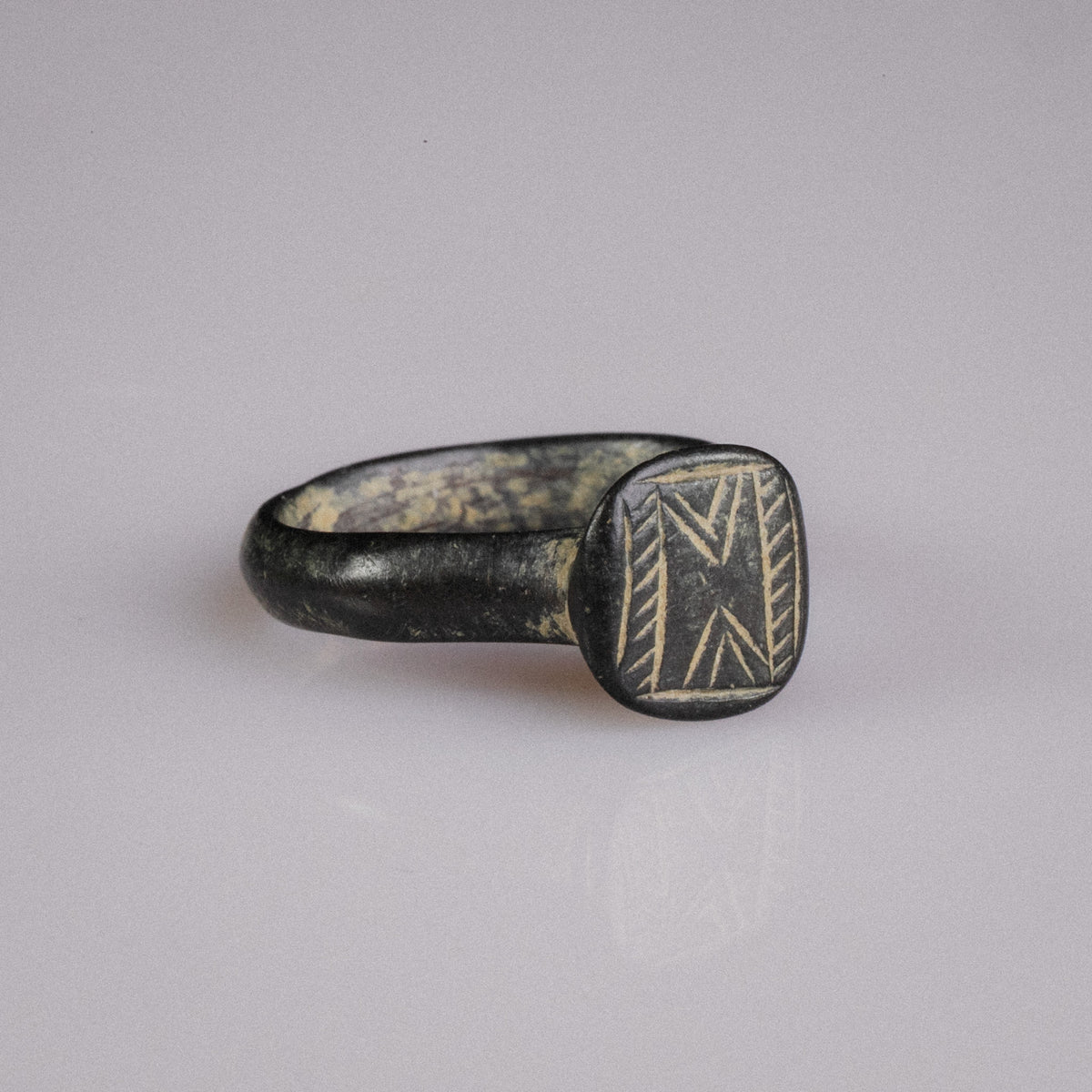 Medieval Bronze Geometric Signet Ring with Chevron Motif – 'Chevronis' (11th–14th CE) — view 2