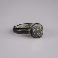 Medieval Bronze Geometric Signet Ring with Chevron Motif – 'Chevronis' (11th–14th CE) — view 2