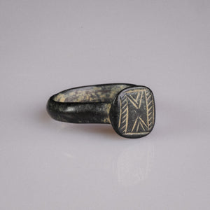 Medieval Bronze Geometric Signet Ring with Chevron Motif – 'Chevronis' (11th–14th CE) — view 2