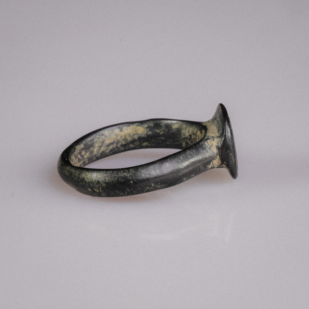 Medieval Bronze Geometric Signet Ring with Chevron Motif – 'Chevronis' (11th–14th CE) — view 3