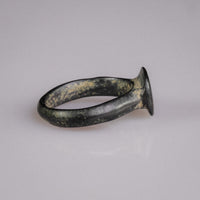 Medieval Bronze Geometric Signet Ring with Chevron Motif – 'Chevronis' (11th–14th CE) — view 3