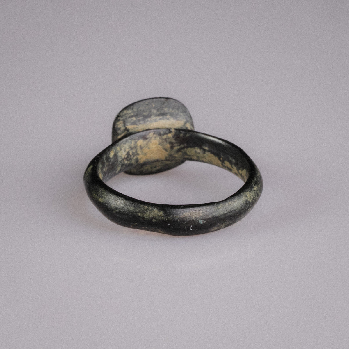 Medieval Bronze Geometric Signet Ring with Chevron Motif – 'Chevronis' (11th–14th CE) — view 4