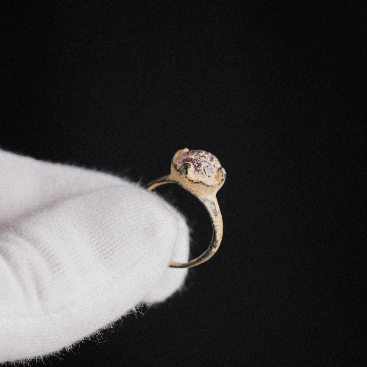 Late Roman to Early Medieval Bronze Ring with Red Glass Cabochon – 'Rubellus' (4th–10th CE) — view 7