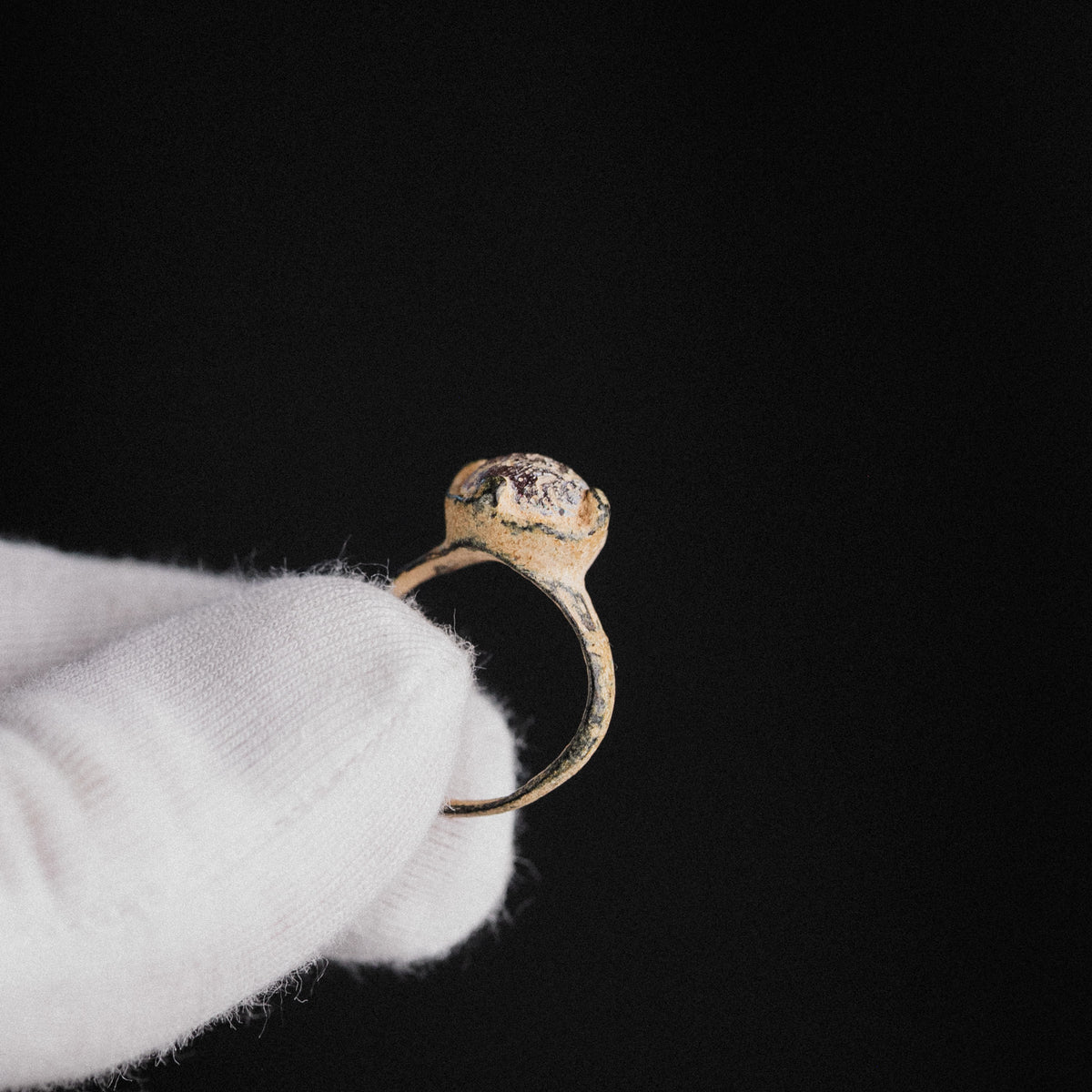 Late Roman to Early Medieval Bronze Ring with Red Glass Cabochon – 'Rubellus' (4th–10th CE) — view 8