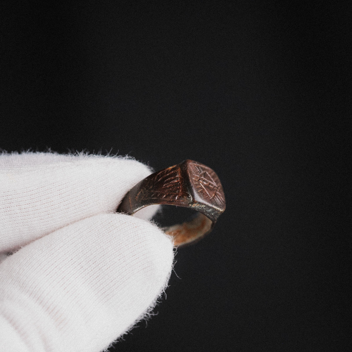 Medieval Bronze Geometric Signet Ring – 'Intercisus' (9th–13th CE) — view 7