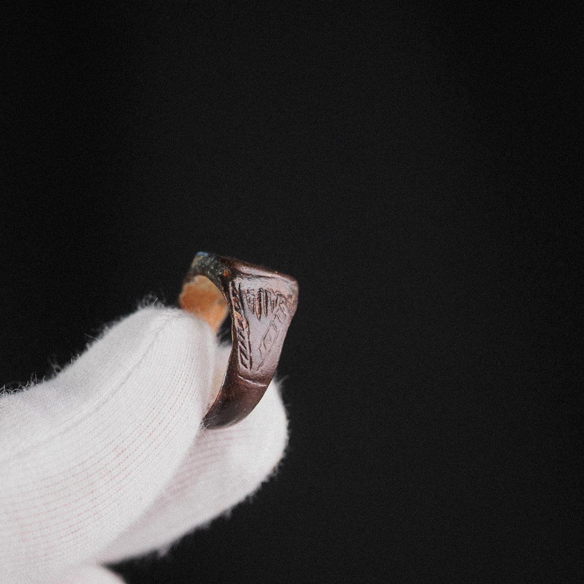 Medieval Bronze Geometric Signet Ring – 'Intercisus' (9th–13th CE) — view 8
