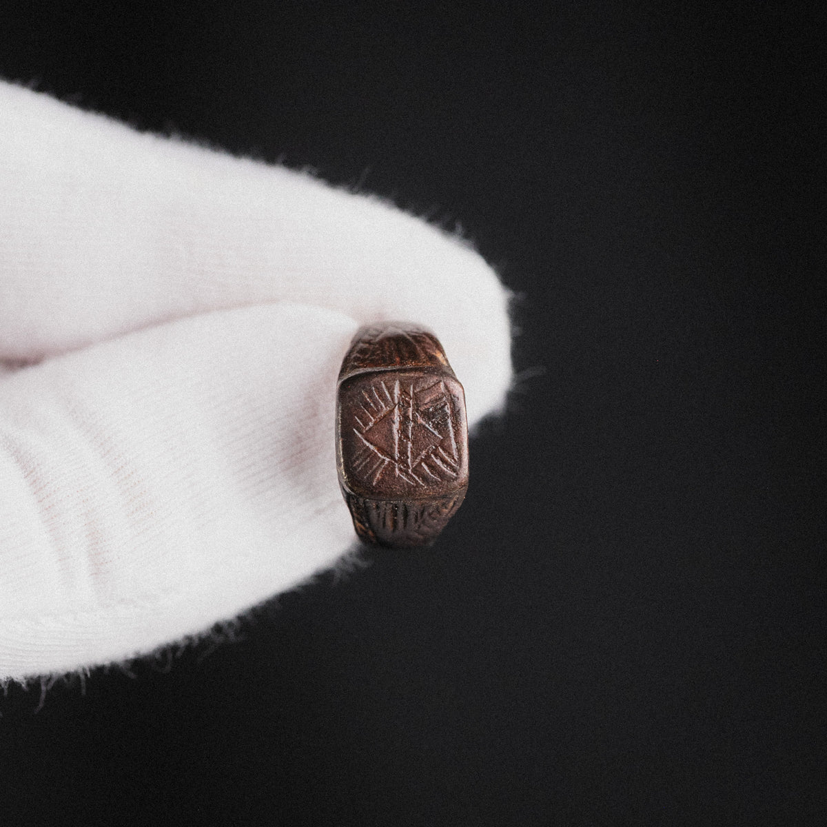 Medieval Bronze Geometric Signet Ring – 'Intercisus' (9th–13th CE) — view 9