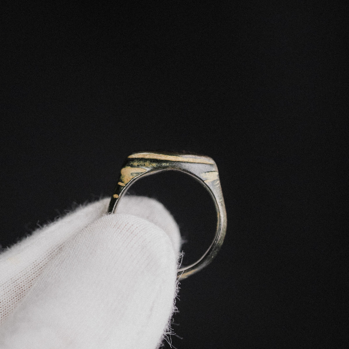 Medieval Bronze Geometric Signet Ring – 'Radiatus' – Semi Restored (9th–13th CE) — view 4