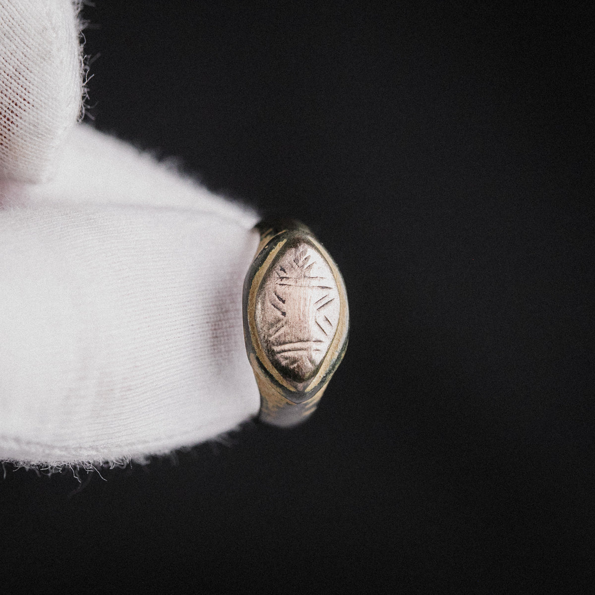 Medieval Bronze Geometric Signet Ring – 'Radiatus' – Semi Restored (9th–13th CE) — view 5