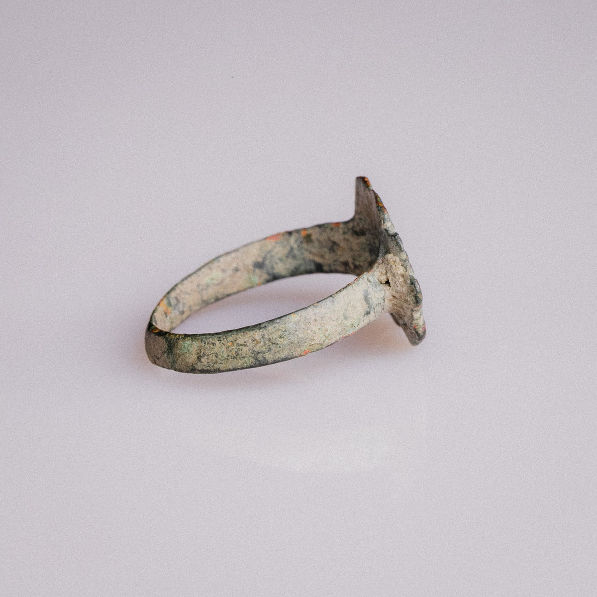 Medieval Bronze Geometric Signet Ring – 'Reticulus' (10th–13th CE) — view 3