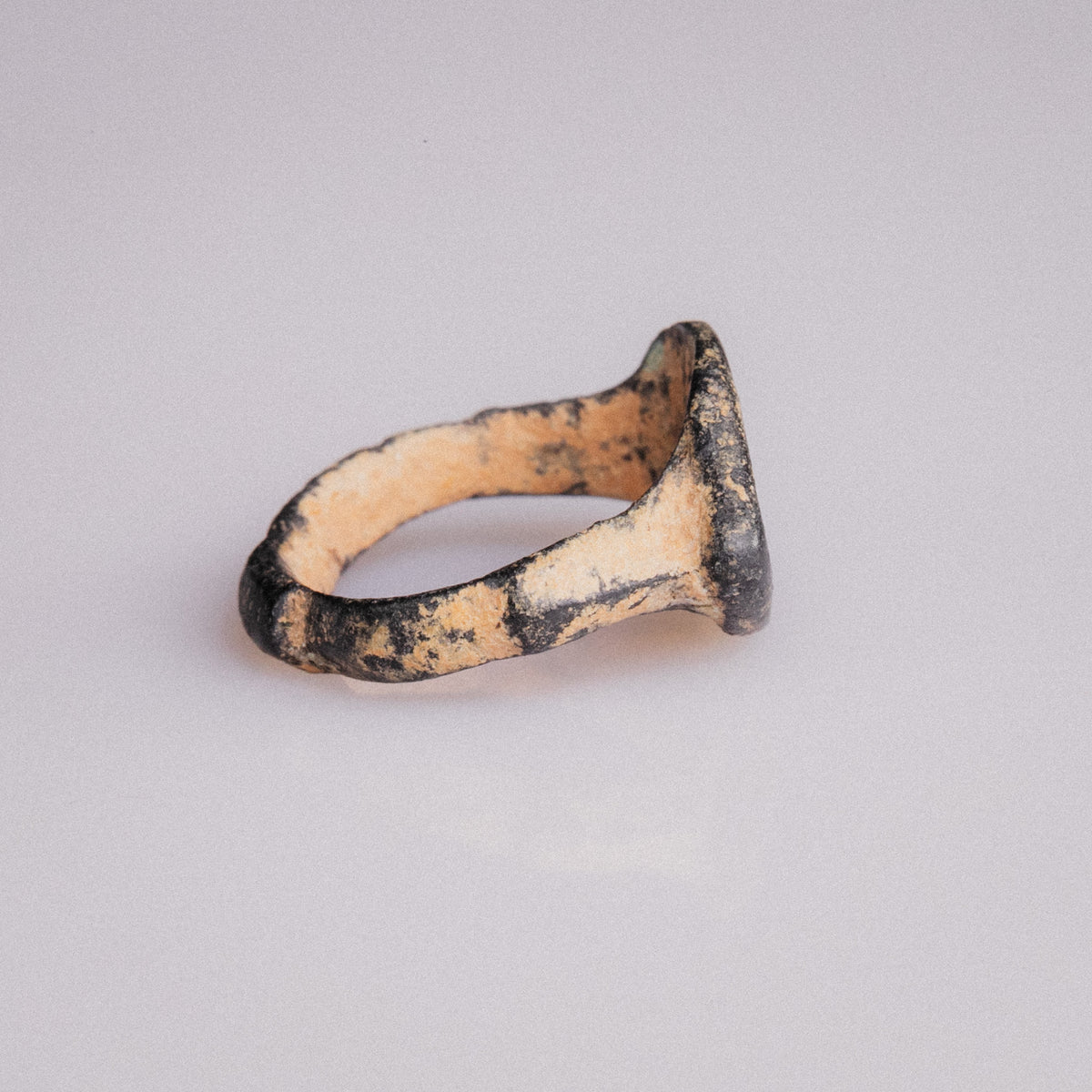 Late Roman Bronze Enamelled Signet Ring – 'Orbiculus' (3rd–4th CE) — view 2