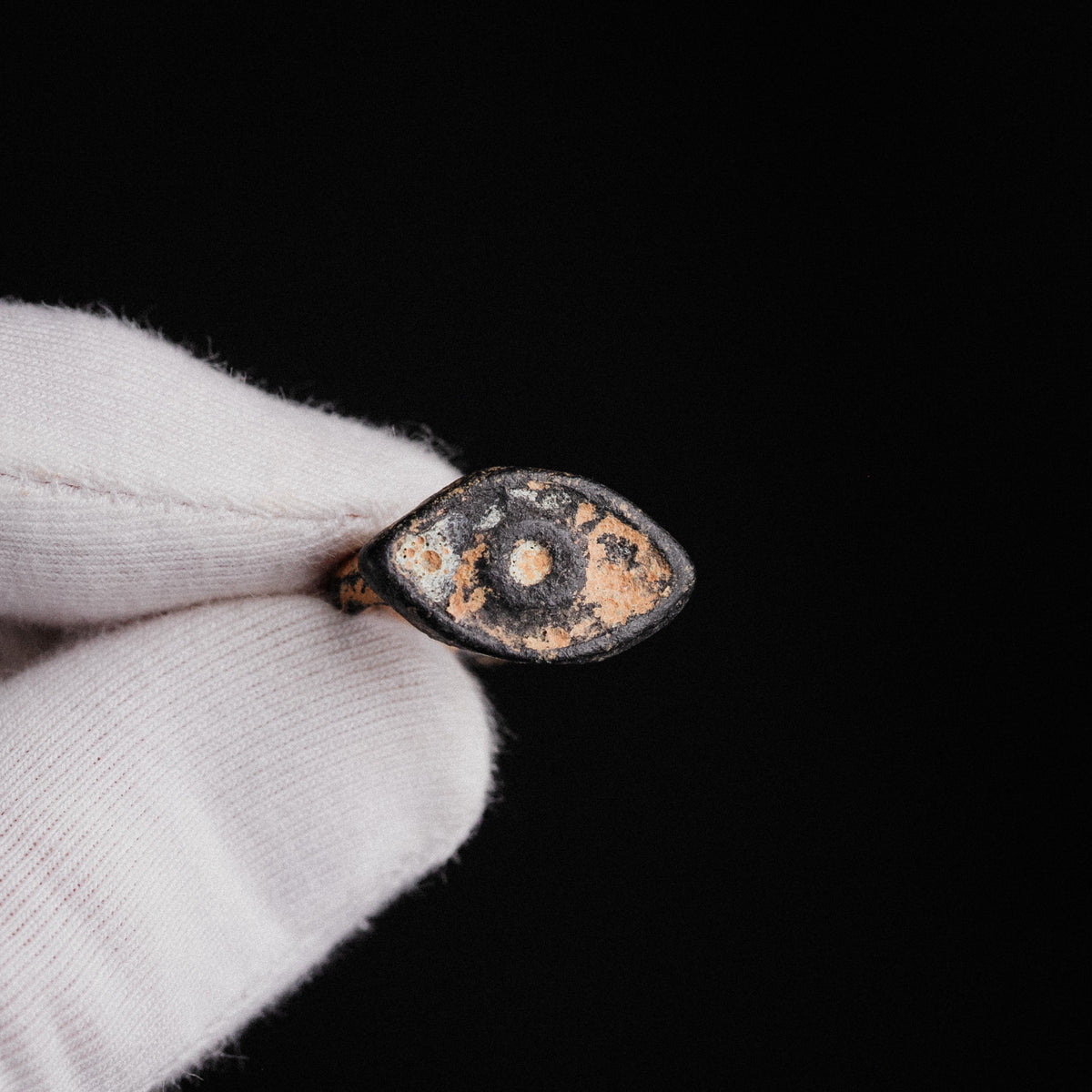 Late Roman Bronze Enamelled Signet Ring – 'Orbiculus' (3rd–4th CE) — view 8