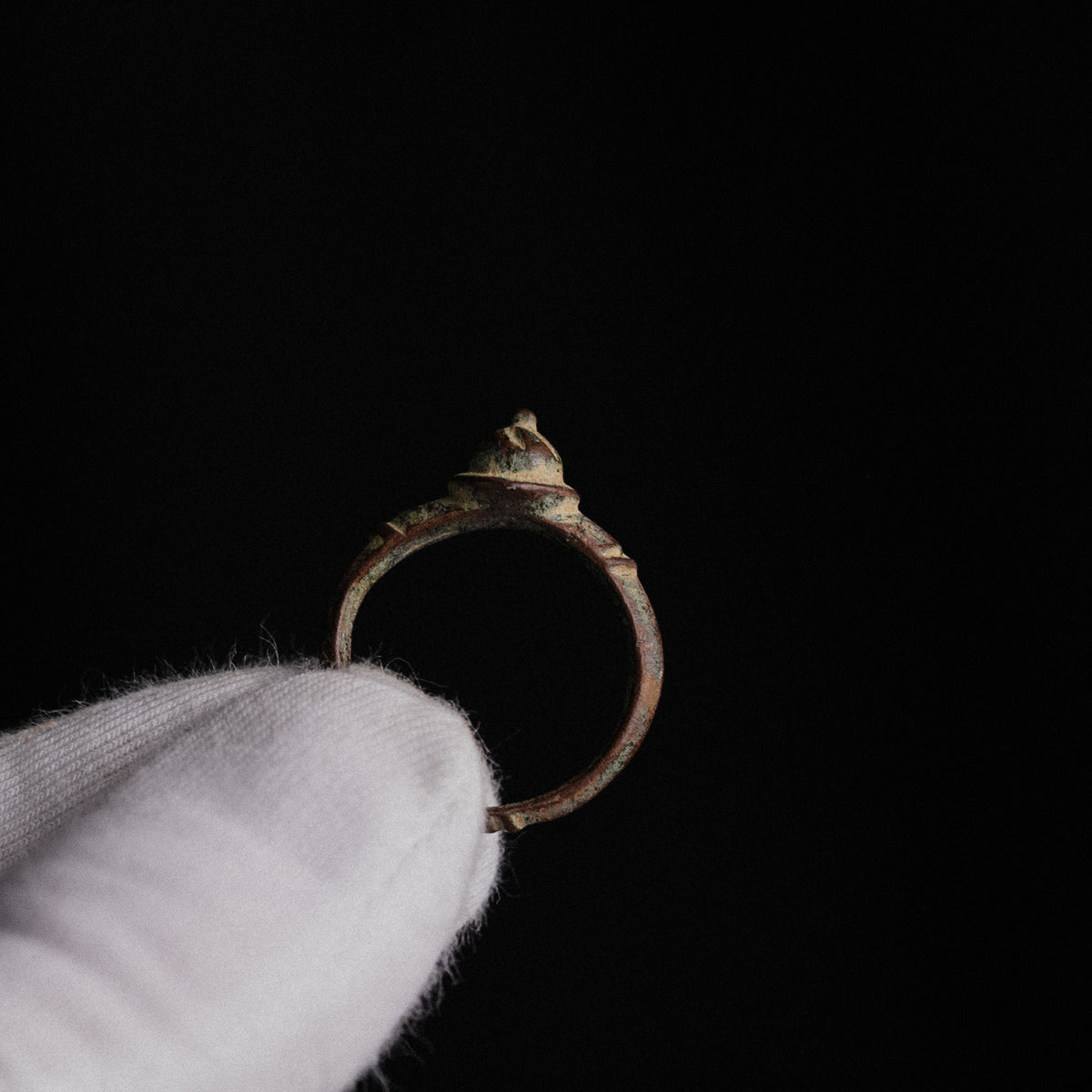 Early Medieval Bronze Star Signet Ring – 'Turritus' (8th–10th CE) — view 10