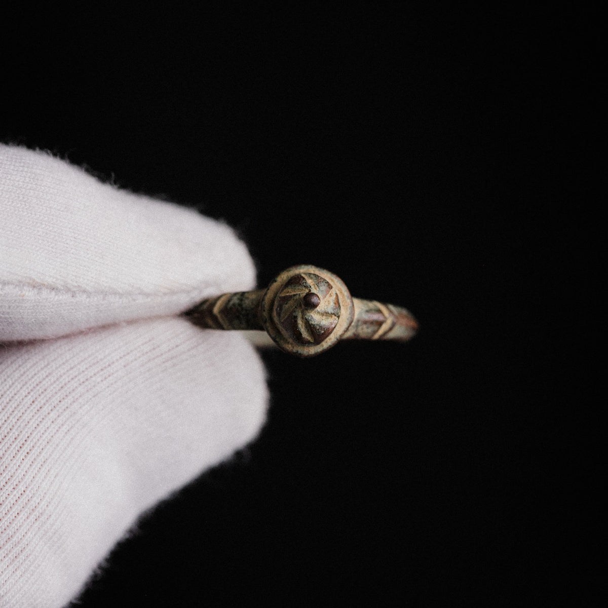 Early Medieval Bronze Star Signet Ring – 'Turritus' (8th–10th CE) — view 3