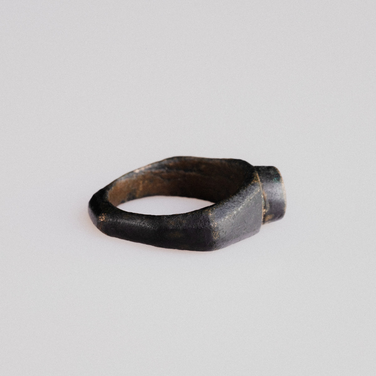 Back view of Roman bronze ring Numerius revealing narrow band and tenorite patina
