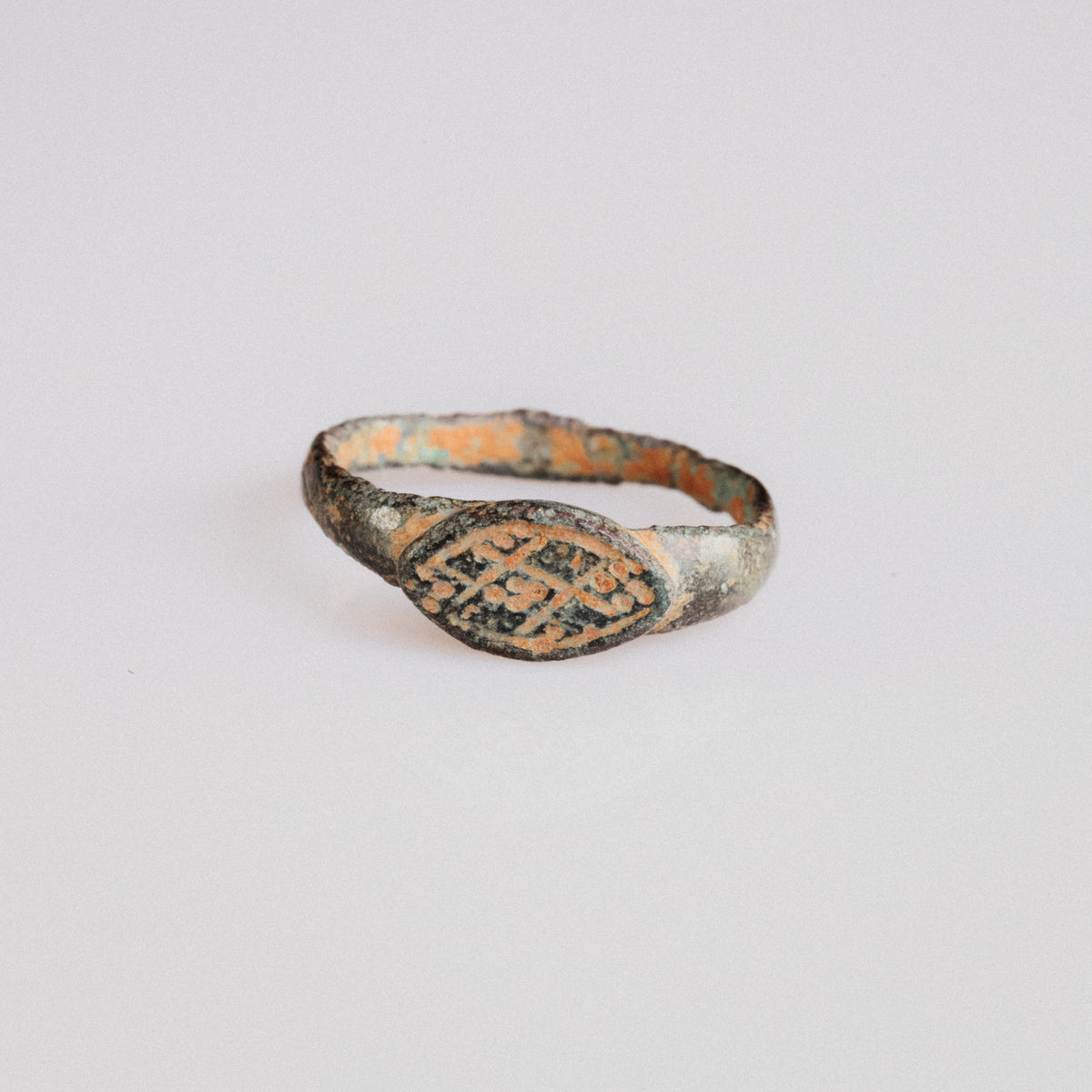 Byzantine bronze signet ring 'Theodora' with engraved cross and dot bezel, front view