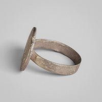 Byzantine silver ring Klados, side view of the thin disc bezel edge and narrow strip hoop.