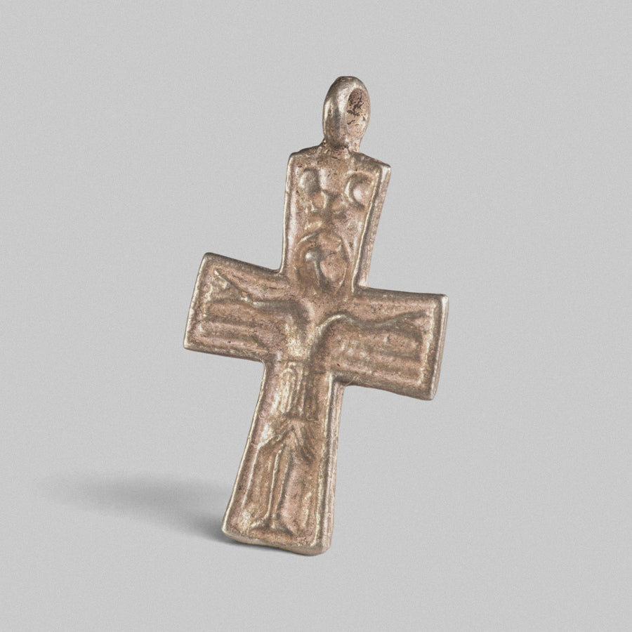 Byzantine silver cross pendant Anastasia, three-quarter view of integral cast suspension loop