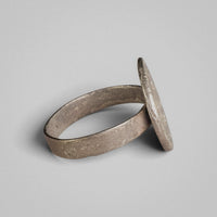 Byzantine silver ring Klados, side profile of hoop and bezel junction.