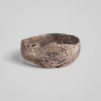 Silver band ring 'Ovata' shows its concentric ovals and a half-oval shoulder field while lying flat.