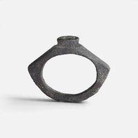 Roman bronze ring 'Hesperia' shows its angular shoulders and raised bezel edge in profile.