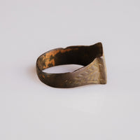 Medieval bronze ring Aldric, side profile of tapering flat band with cuprite patina