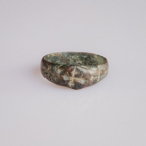 Medieval bronze ring Radenko with engraved cross pattée on the bezel, front view.