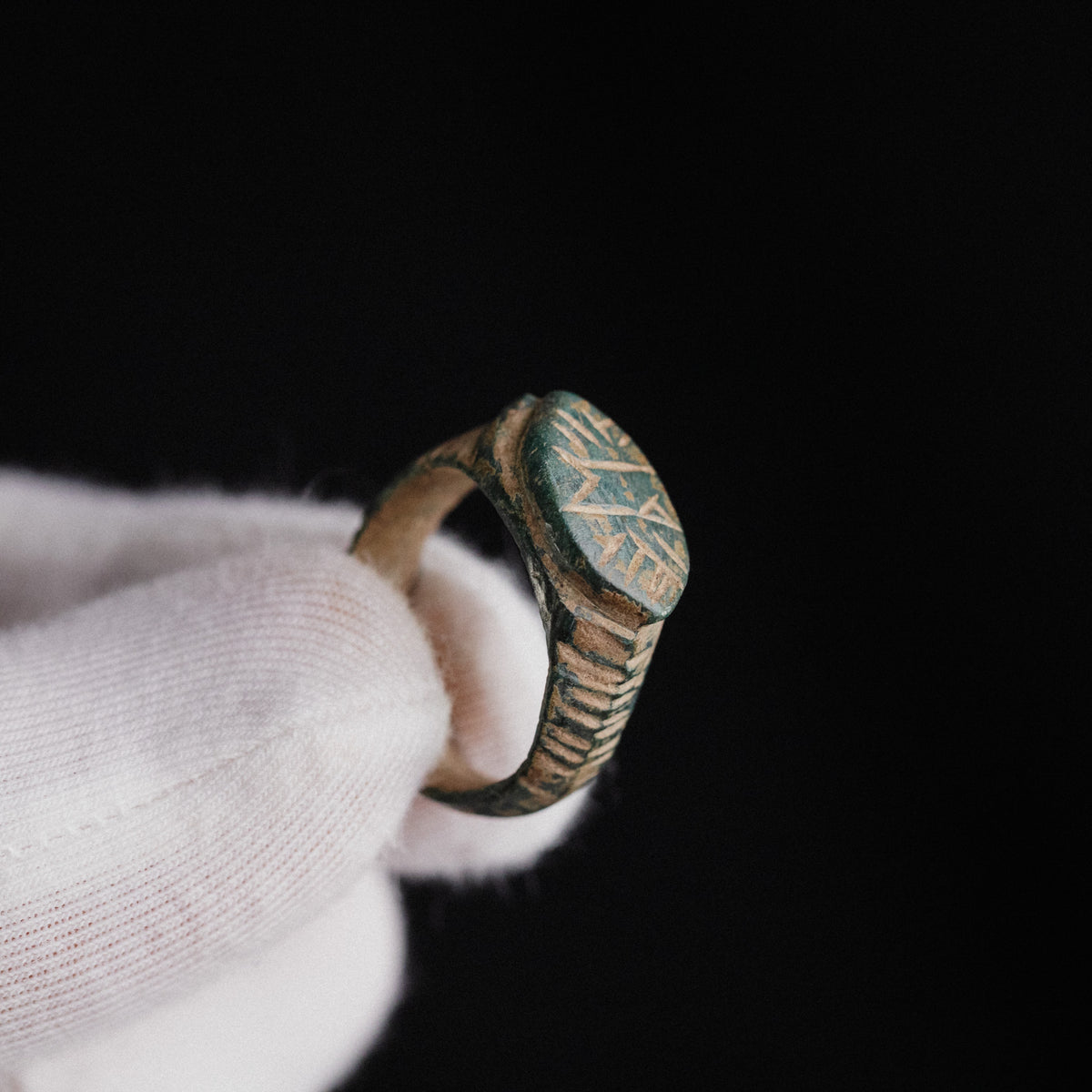 Medieval Bronze Ring - 'Tamgar' (10th–13th c. CE) EU 55 / US 7.25