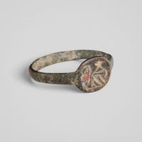 Medieval bronze ring Vetrik, low profile view of bezel and flat strip hoop
