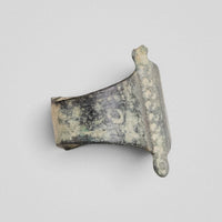 Medieval bronze ring Wistanoc, angled view of shoulder with annulet punch