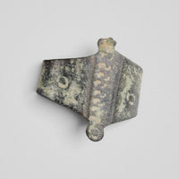 Medieval bronze ring Wistanoc, top view of the bar with staggered crescent punches