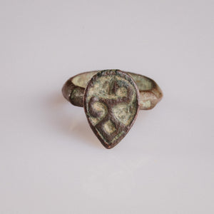 Medieval bronze shield-bezel ring Vetka with engraved tree of life motif, top view