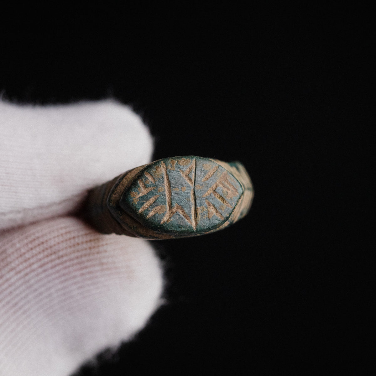 Medieval Bronze Ring - 'Tamgar' (10th–13th c. CE) EU 55 / US 7.25