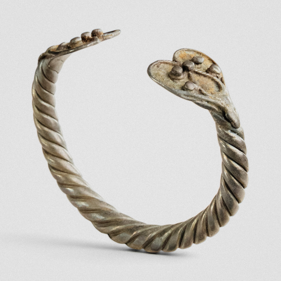 Medieval silver bracelet Cordis, detail of bilobate terminal with applied wire and five pellets