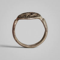 Medieval silver ring Wistrid, front-on view of the hoop and disc bezel