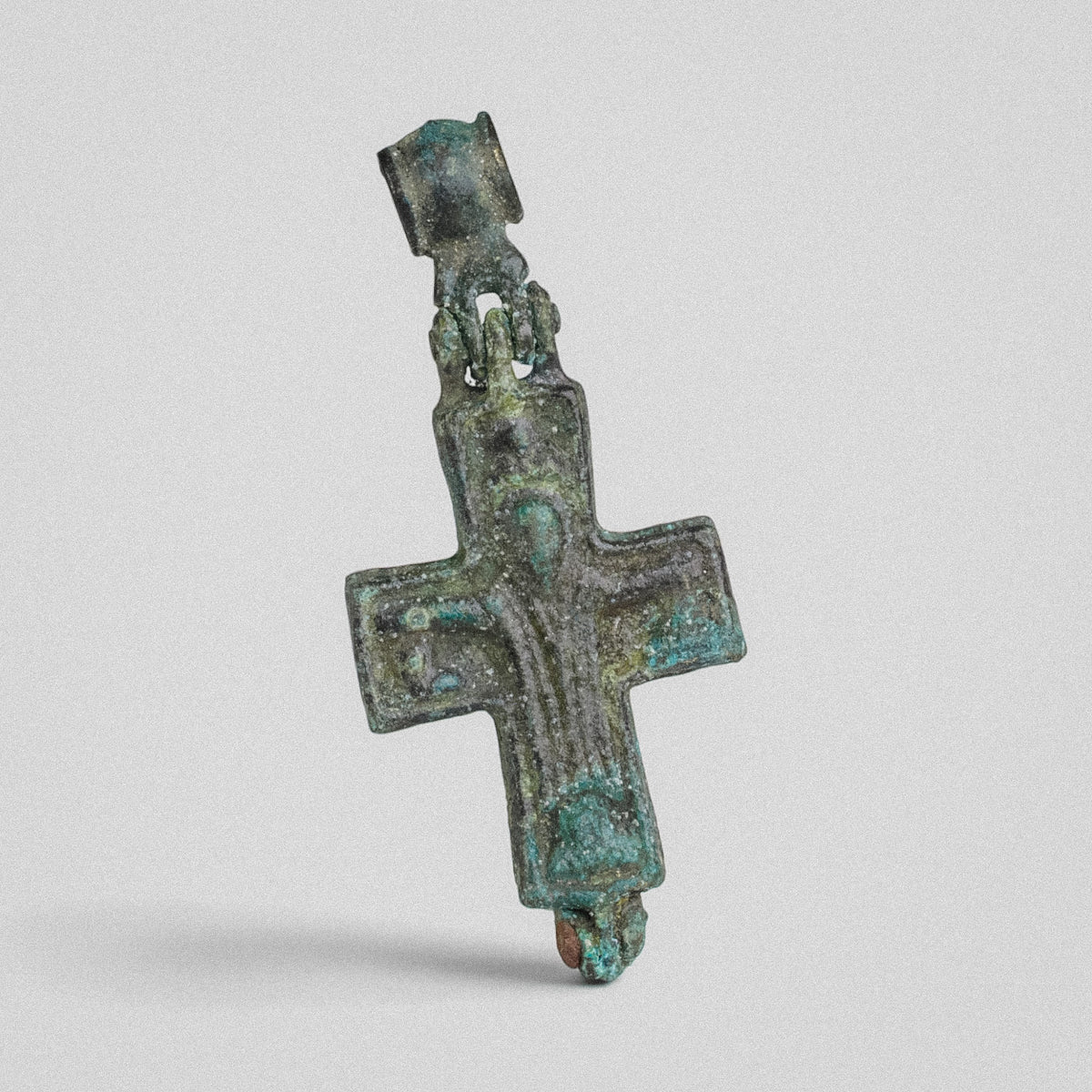 P-35-B: bronze cross pendant, object view 3
