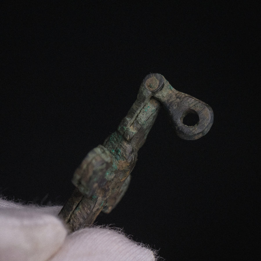 P-40-B: bronze cross pendant, object view 2