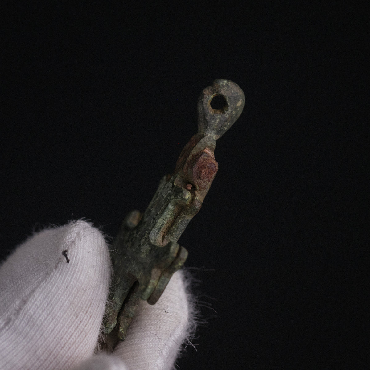P-43-B: bronze cross pendant, object view 1