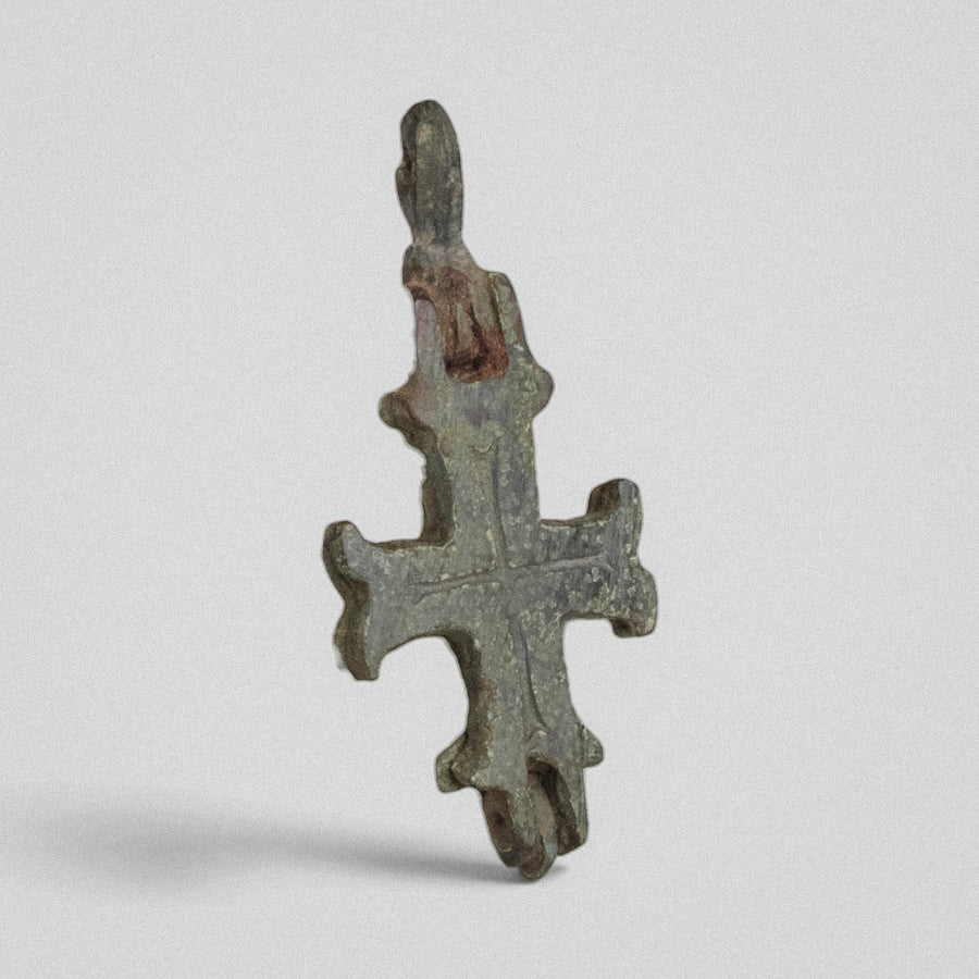 P-43-B: bronze cross pendant, object view 3