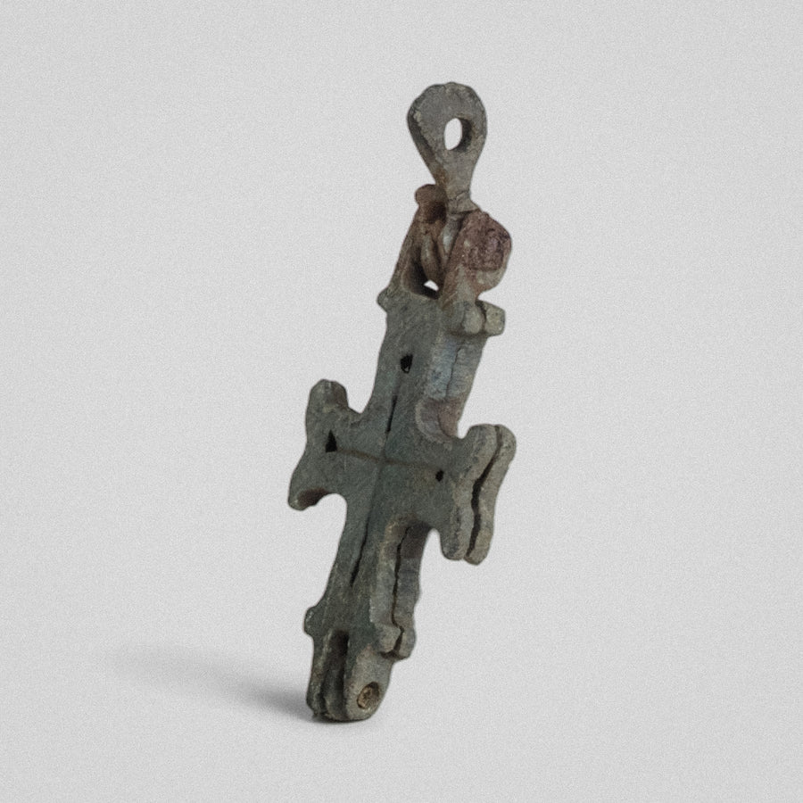 P-44-B: bronze cross pendant, object view 2