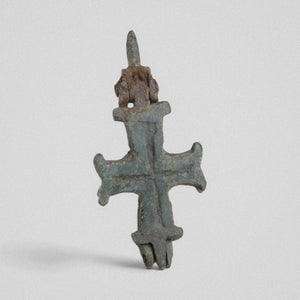 P-44-B: bronze cross pendant, object view 4