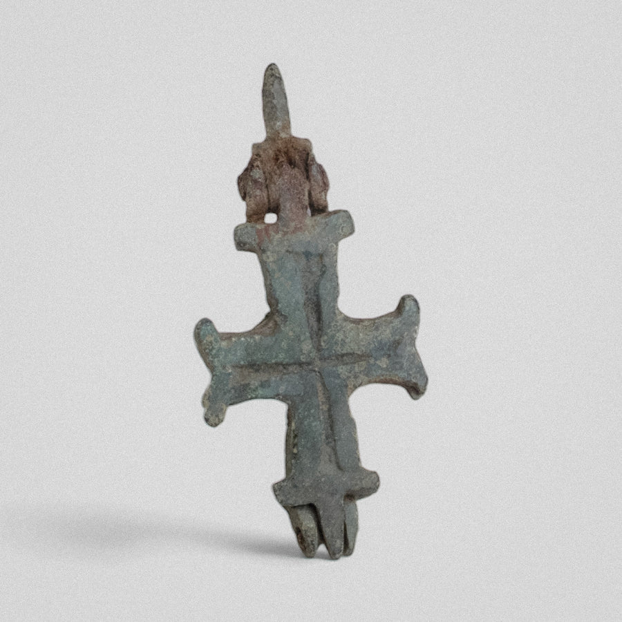 P-44-B: bronze cross pendant, object view 4