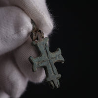P-44-B: bronze cross pendant, object view 7