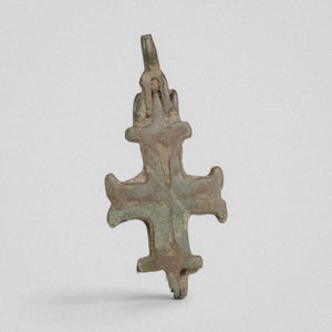 P-46-B: bronze cross pendant, object view 3