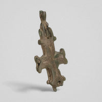P-46-B: bronze cross pendant, object view 4