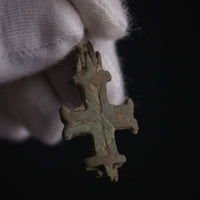 P-46-B: bronze cross pendant, object view 6