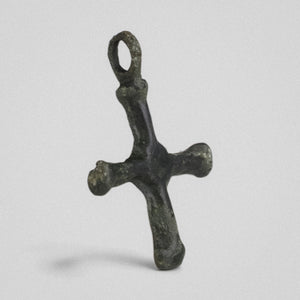 P-47-B: bronze cross pendant, object view 2
