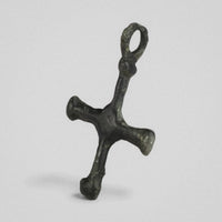 P-47-B: bronze cross pendant, object view 3