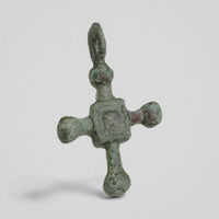 P-48-B: bronze cross pendant, object view 3