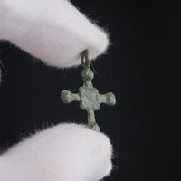 P-48-B: bronze cross pendant, object view 4